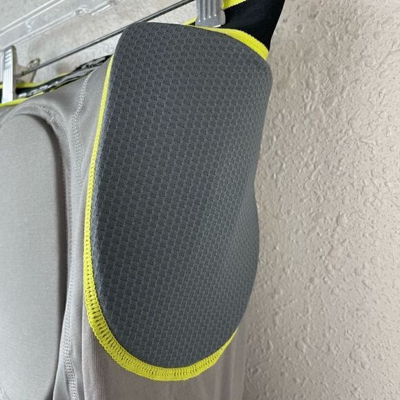 NWT McDavid Padded Football Shorts Size Youth L - Picture 4 of 9